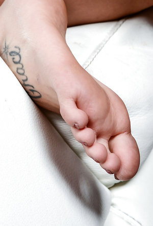 18 year old Brooke Lynn giving and receiving oral sex before facial cumshot